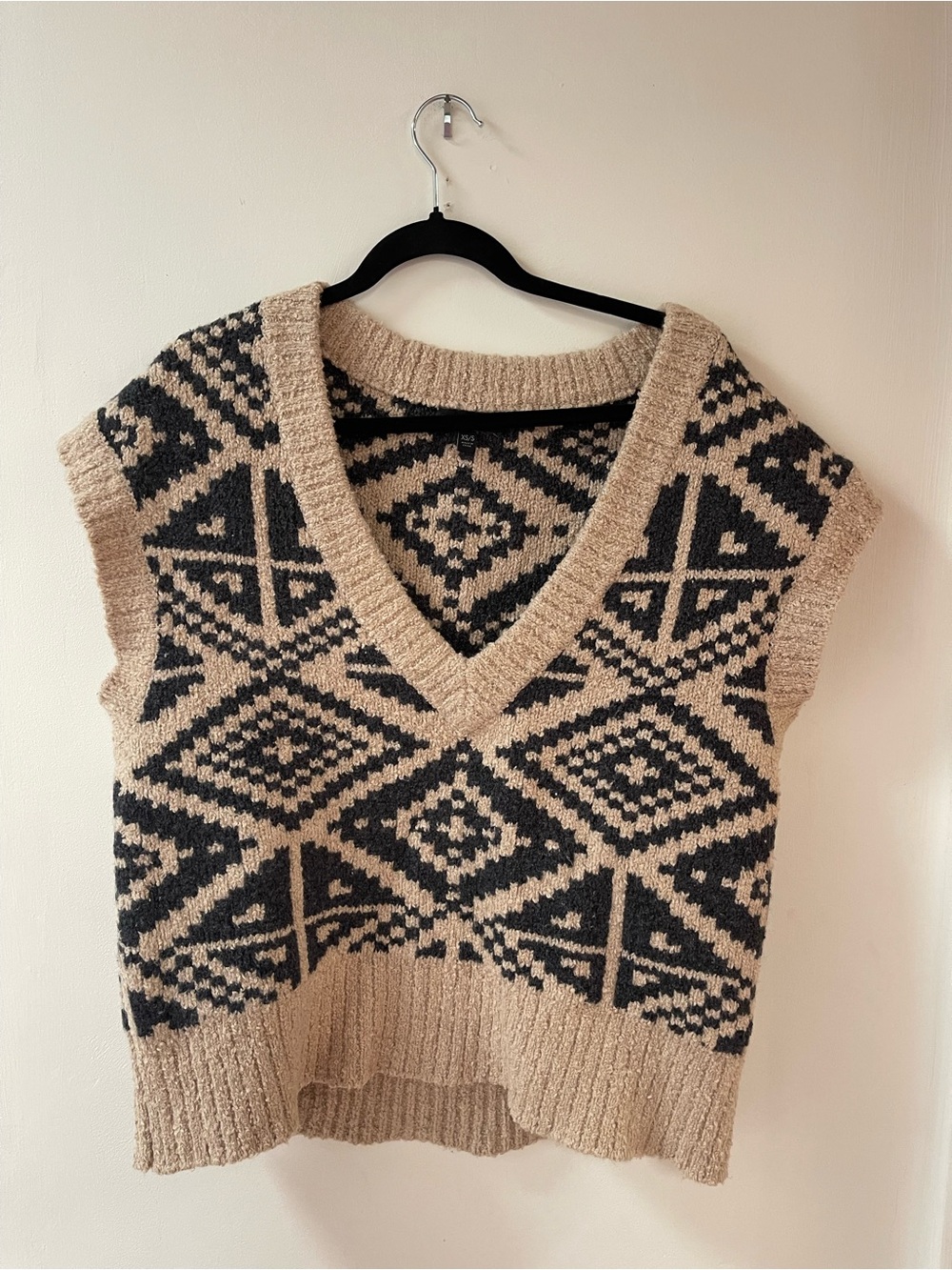 Banana Republic Beige & Black Geometric V-Neck Sweater Vest